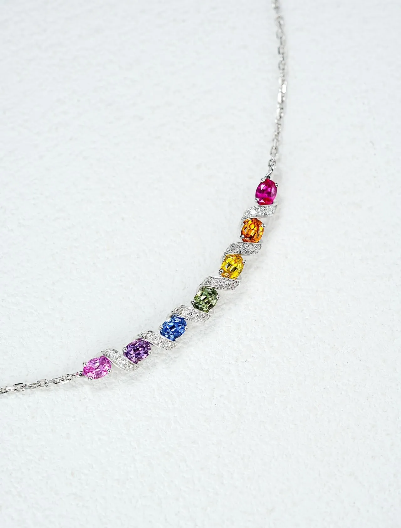 18k Gold Ferris Wheel Round Cut Necklace