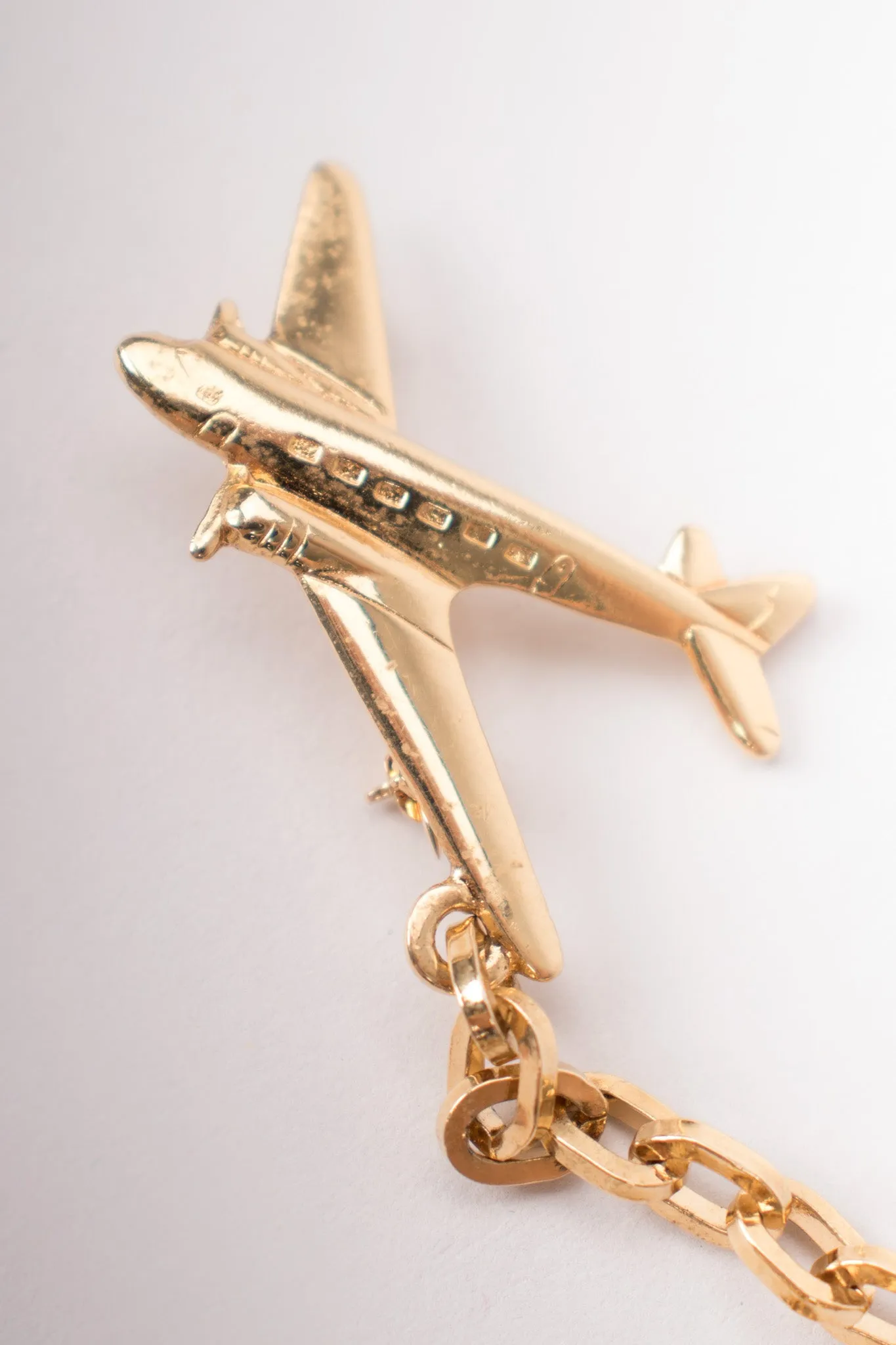Jetsetter Chain Brooch