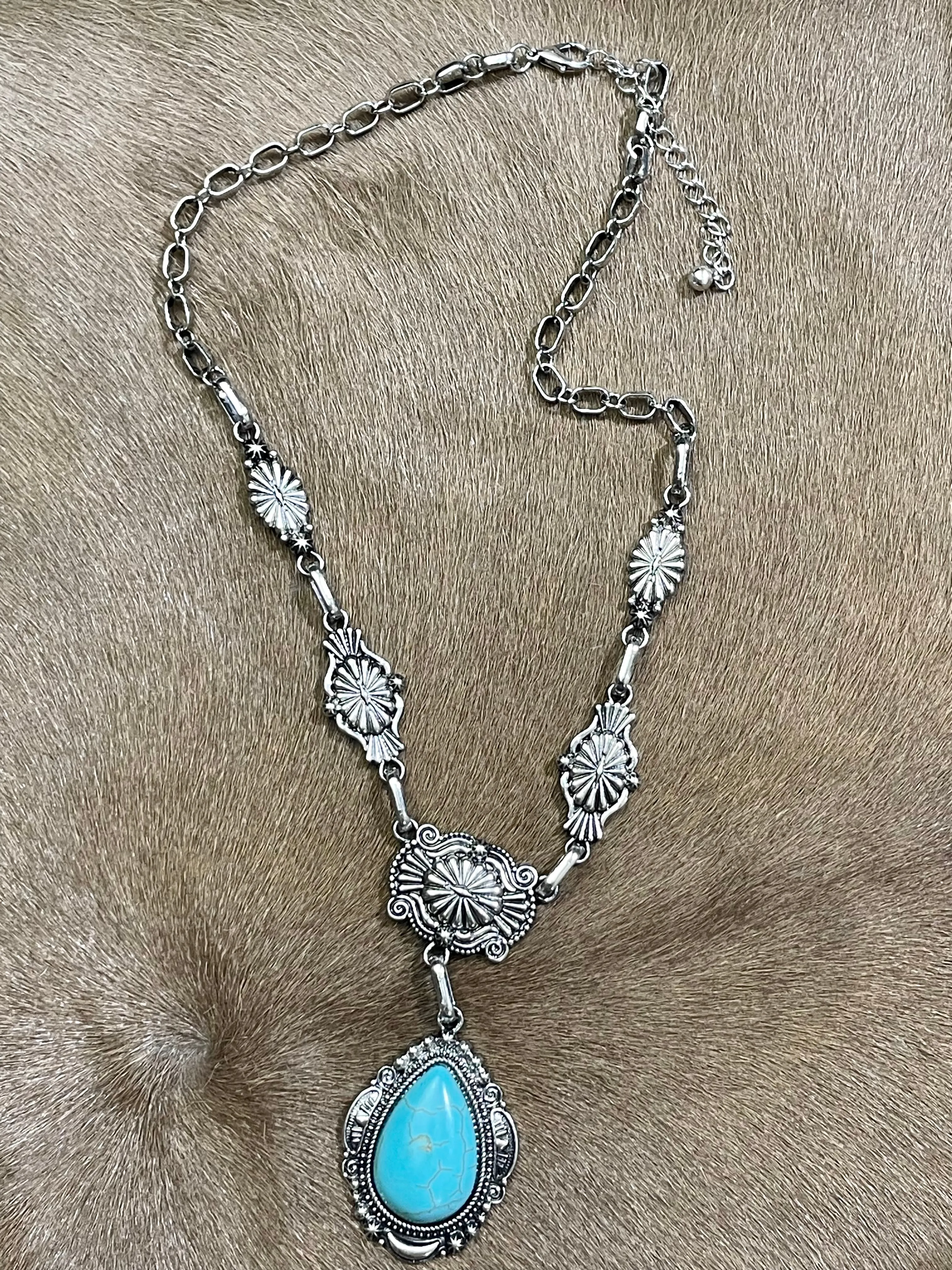Lucy Teardrop Concho Fashion Necklace - 18"