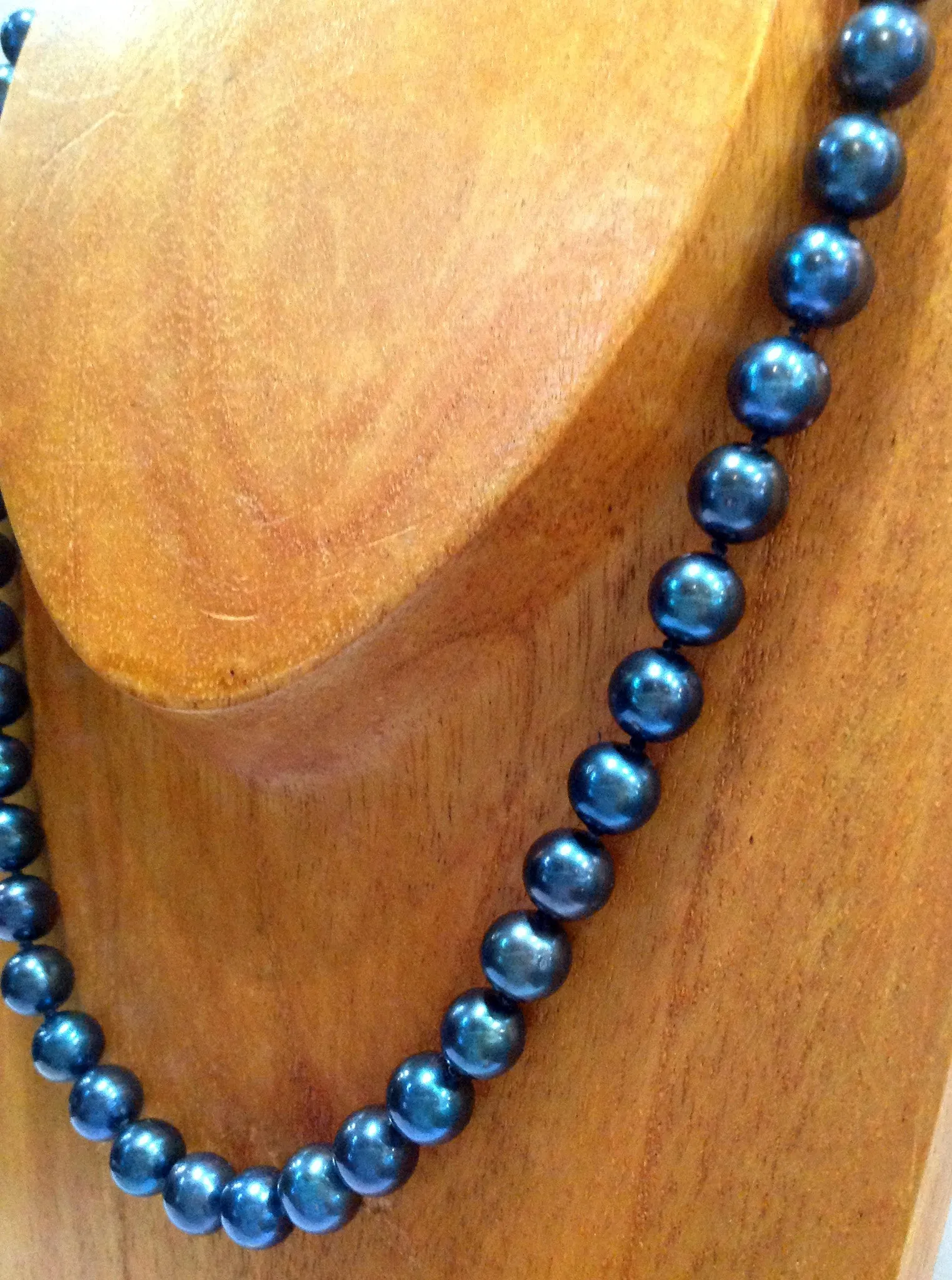 "The Noir Class Short" Freshwater Pearl Necklace