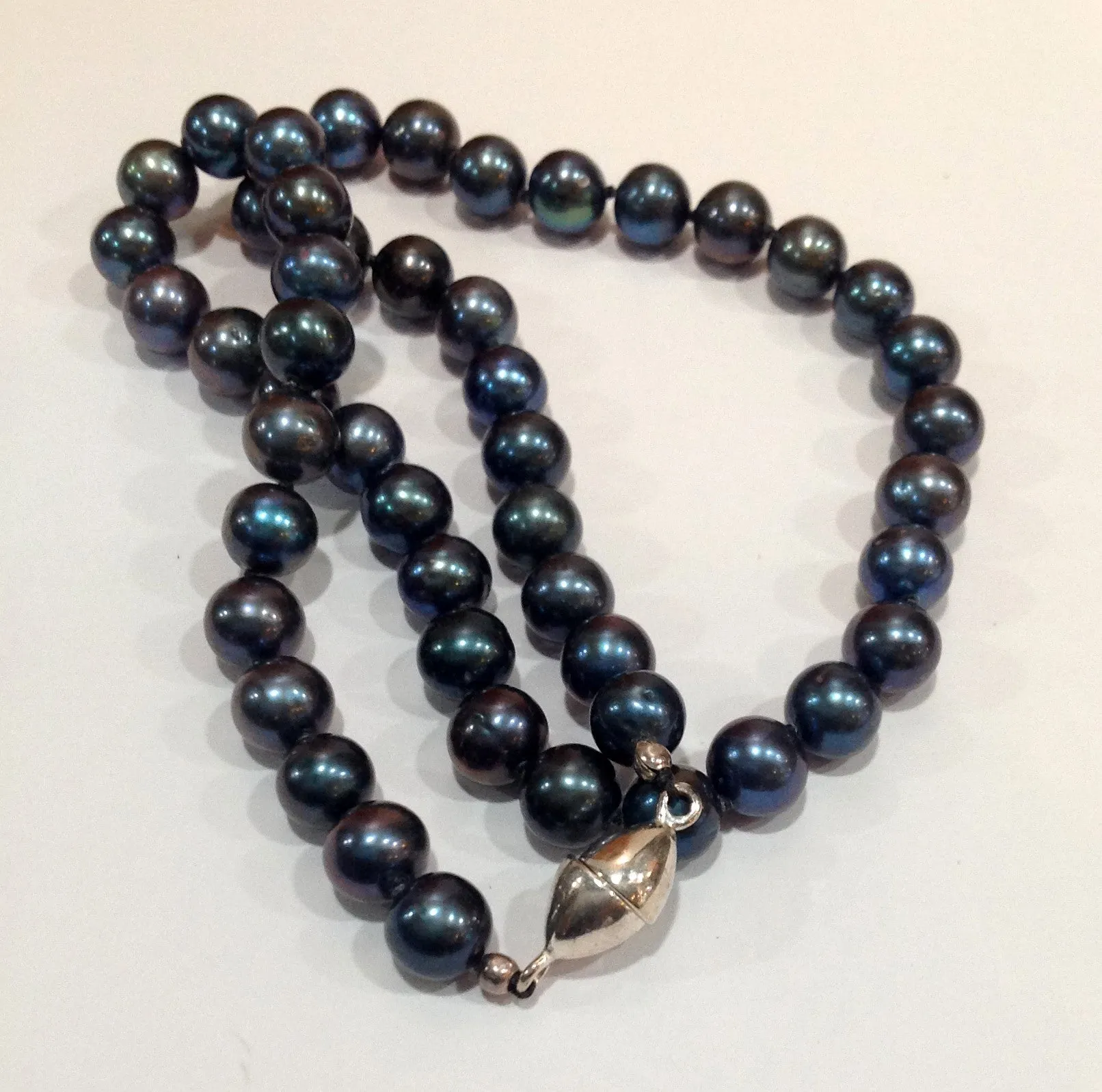 "The Noir Class Short" Freshwater Pearl Necklace